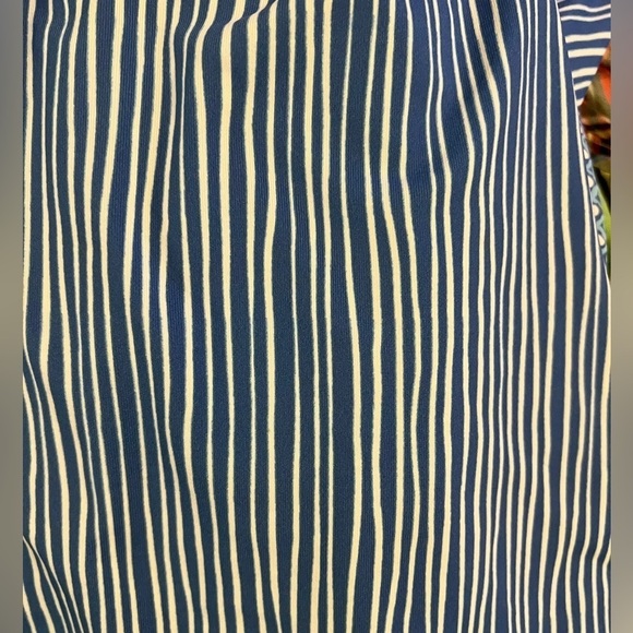 J. MCLAUGHLIN Durham Blue and White Ruffle Top 3/4 Sleeve Stretch - Picture 5 of 6